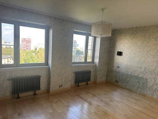 Продам трехкомнатную (3-комн.) квартиру, Сиреневый б-р, 44к1, Москва г