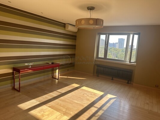 Продам трехкомнатную (3-комн.) квартиру, Сиреневый б-р, 44к1, Москва г