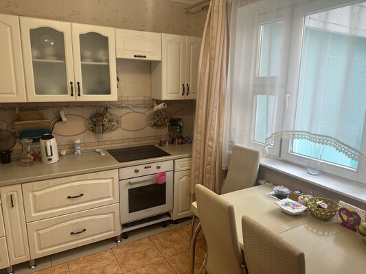 Продам трехкомнатную (3-комн.) квартиру, Скобелевская ул, 3к1, Москва г