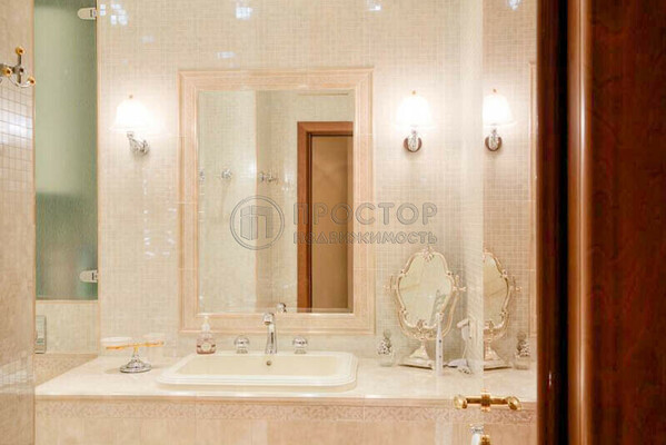 Продам трехкомнатную (3-комн.) квартиру, Чертановская ул, 48к3, Москва г