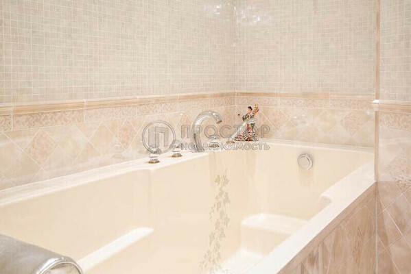 Продам трехкомнатную (3-комн.) квартиру, Чертановская ул, 48к3, Москва г