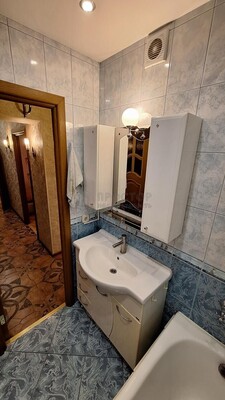 Продам двухкомнатную (2-комн.) квартиру, Витебская ул, 3к1, Москва г