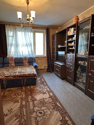 Продам трехкомнатную (3-комн.) квартиру, Строгинский б-р, 4к1, Москва г