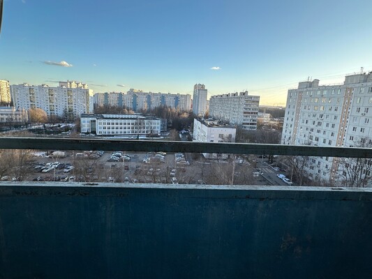 Продам трехкомнатную (3-комн.) квартиру, Строгинский б-р, 4к1, Москва г