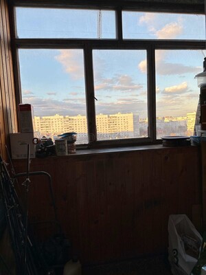 Продам трехкомнатную (3-комн.) квартиру, Строгинский б-р, 4к1, Москва г
