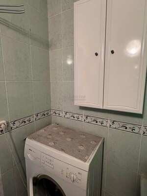 Продам трехкомнатную (3-комн.) квартиру, Строгинский б-р, 4к1, Москва г
