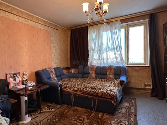 Продам трехкомнатную (3-комн.) квартиру, Строгинский б-р, 4к1, Москва г