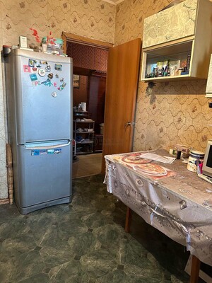 Продам трехкомнатную (3-комн.) квартиру, Строгинский б-р, 4к1, Москва г