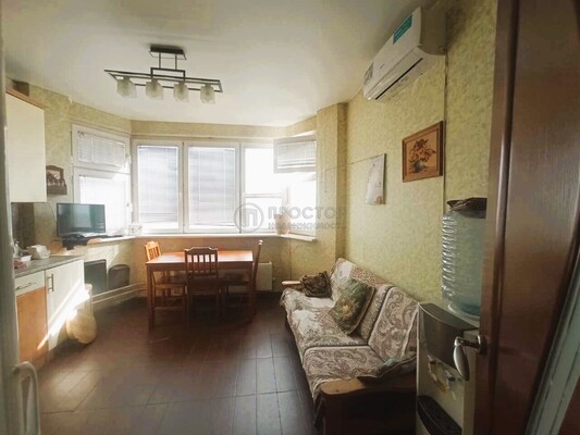 Продам трехкомнатную (3-комн.) квартиру, 9-я Северная линия, 17, Москва г