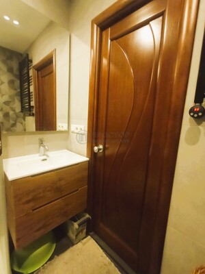 Продам трехкомнатную (3-комн.) квартиру, 9-я Северная линия, 17, Москва г