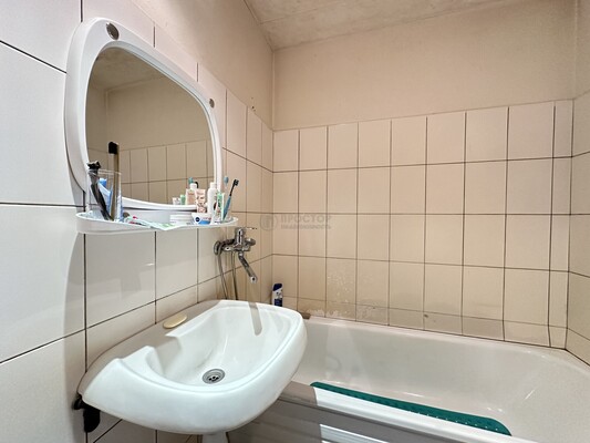 Продам трехкомнатную (3-комн.) квартиру, Захарьинские Дворики ул, 1к2, Москва г