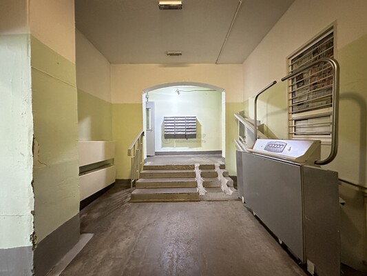 Продам трехкомнатную (3-комн.) квартиру, Захарьинские Дворики ул, 1к2, Москва г