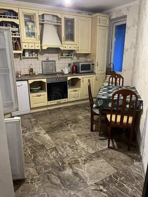 Продам трехкомнатную (3-комн.) квартиру, Подмосковный б-р, 10, Красногорск г