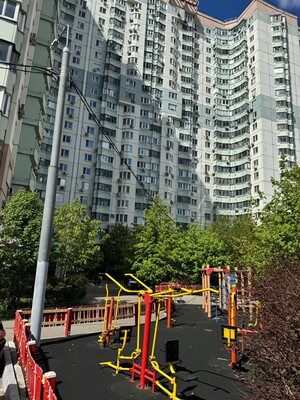 Продам трехкомнатную (3-комн.) квартиру, Подмосковный б-р, 10, Красногорск г