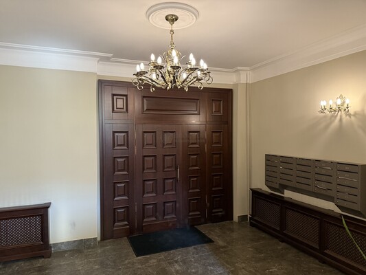 Продам трехкомнатную (3-комн.) квартиру, Гончарная ул, 38, Москва г