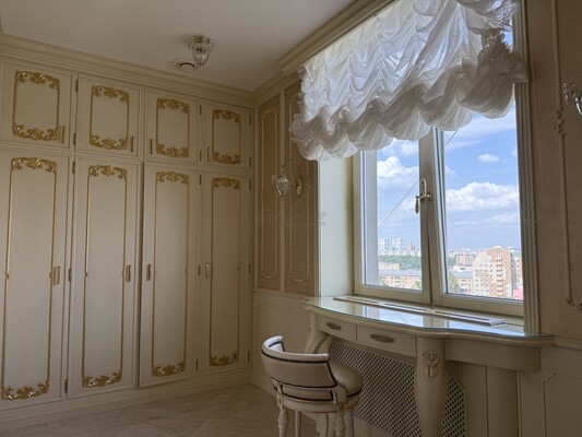 Продам трехкомнатную (3-комн.) квартиру, Гончарная ул, 38, Москва г