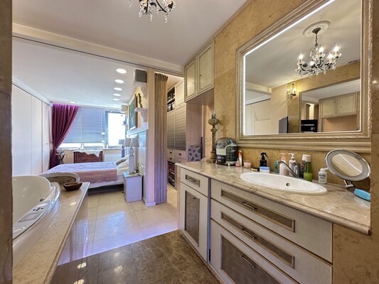 Продам двухкомнатную (2-комн.) квартиру, Шаболовка ул, 10к1, Москва г