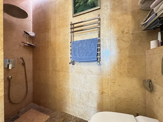 Продам двухкомнатную (2-комн.) квартиру, Шаболовка ул, 10к1, Москва г