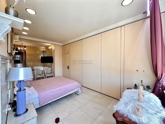 Продам двухкомнатную (2-комн.) квартиру, Шаболовка ул, 10к1, Москва г