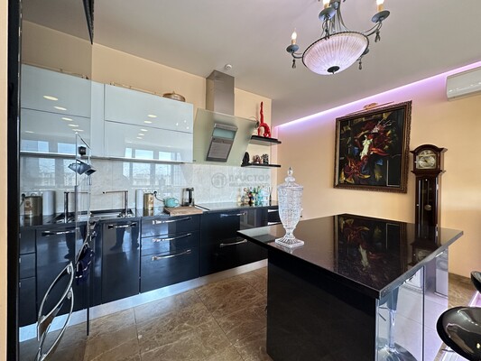 Продам двухкомнатную (2-комн.) квартиру, Шаболовка ул, 10к1, Москва г