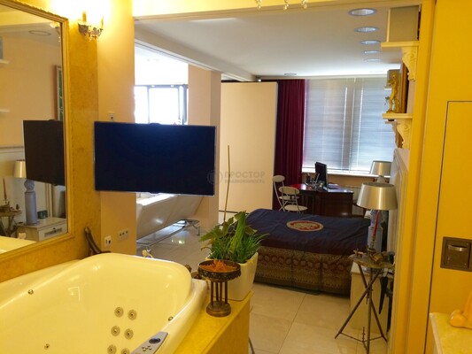 Продам двухкомнатную (2-комн.) квартиру, Шаболовка ул, 10к1, Москва г