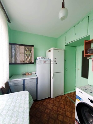 Продам комнату в 3-комн. квартире, Беловежская ул, 21, Москва г