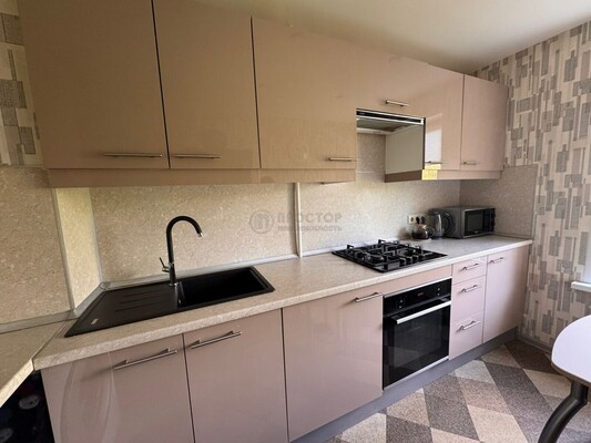 Продам трехкомнатную (3-комн.) квартиру, Михневская ул, 15, Москва г