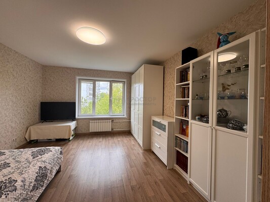 Продам трехкомнатную (3-комн.) квартиру, Михневская ул, 15, Москва г