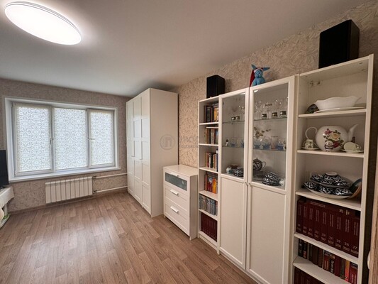 Продам трехкомнатную (3-комн.) квартиру, Михневская ул, 15, Москва г