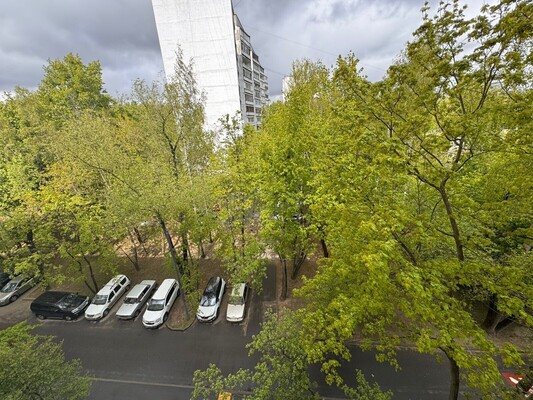 Продам трехкомнатную (3-комн.) квартиру, Михневская ул, 15, Москва г