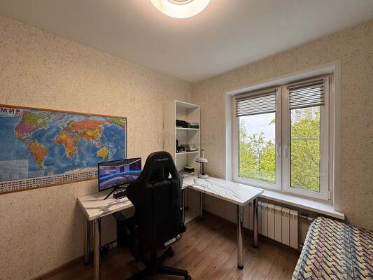 Продам трехкомнатную (3-комн.) квартиру, Михневская ул, 15, Москва г