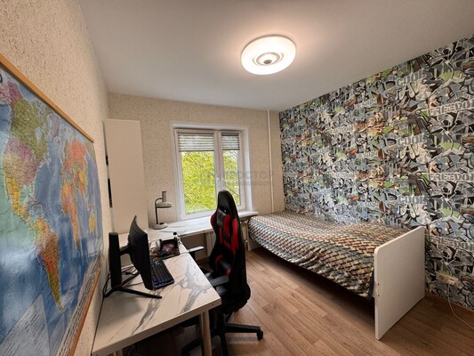 Продам трехкомнатную (3-комн.) квартиру, Михневская ул, 15, Москва г