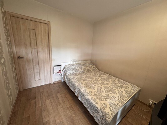 Продам трехкомнатную (3-комн.) квартиру, Михневская ул, 15, Москва г