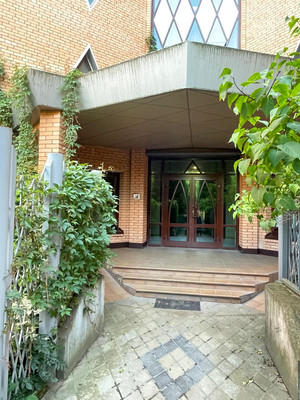Продам трехкомнатную (3-комн.) квартиру, 1-я Алексеевская ул, 42, Санкт-Петербург г