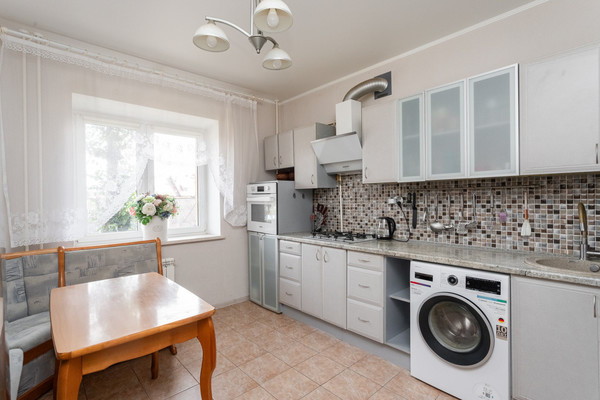 Продам двухкомнатную (2-комн.) квартиру, Янтарная ул, 2кБ, Лесное п