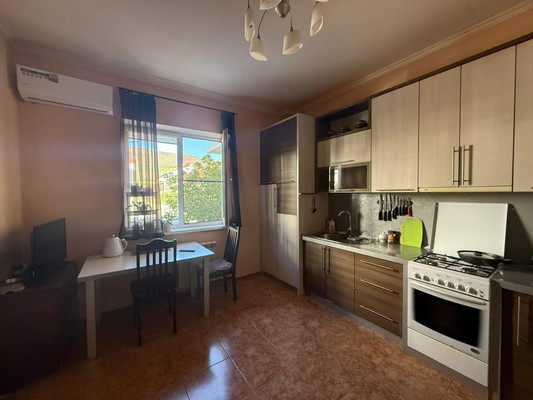 Продам двухкомнатную (2-комн.) квартиру, Маяковского ул, 5а, Геленджик г