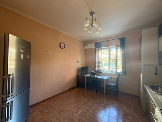 Продам двухкомнатную (2-комн.) квартиру, Маяковского ул, 5а, Геленджик г