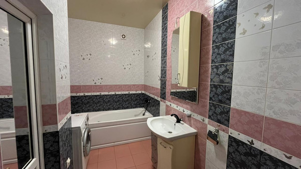 Продам двухкомнатную (2-комн.) квартиру, Маяковского ул, 5а, Геленджик г