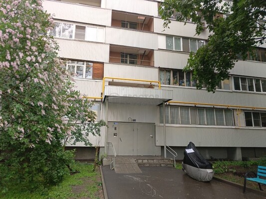 Продам двухкомнатную (2-комн.) квартиру, Бирюлёвская ул, 6, Москва г