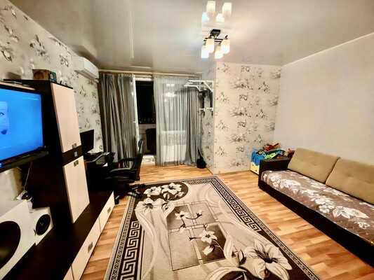 Продам однокомнатную (1-комн.) квартиру, Ленина ул, 25, Октябрьский рп