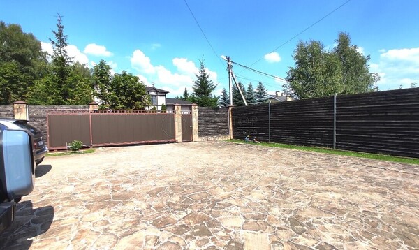 Продам коммерческое помещение 550 м2, Радужная ул, 4, Красные Холмы д