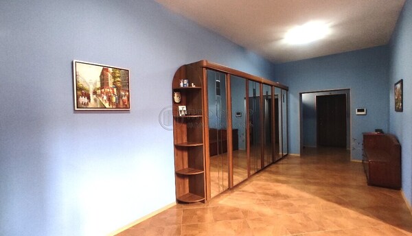 Продам коммерческое помещение 550 м2, Радужная ул, 4, Красные Холмы д