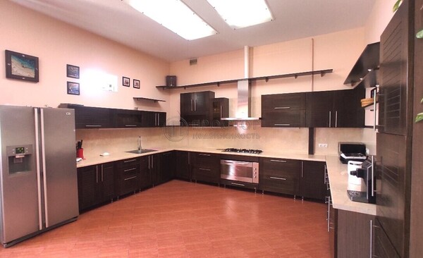 Продам коммерческое помещение 550 м2, Радужная ул, 4, Красные Холмы д