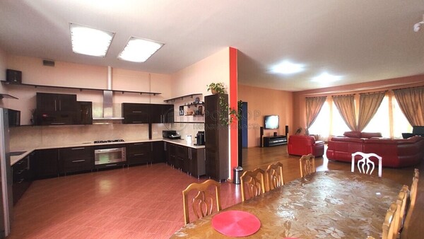 Продам коммерческое помещение 550 м2, Радужная ул, 4, Красные Холмы д