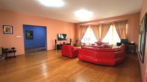 Продам коммерческое помещение 550 м2, Радужная ул, 4, Красные Холмы д