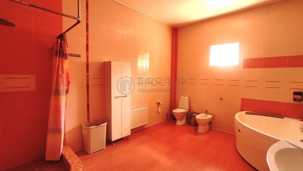 Продам коммерческое помещение 550 м2, Радужная ул, 4, Красные Холмы д