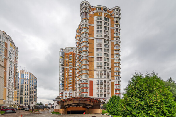 Продам многокомнатную квартиру, Староволынская ул, 12к4, Москва г