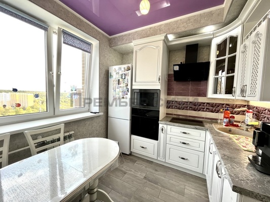 Продам двухкомнатную (2-комн.) квартиру, Хрустальный пер, 27, Калуга г