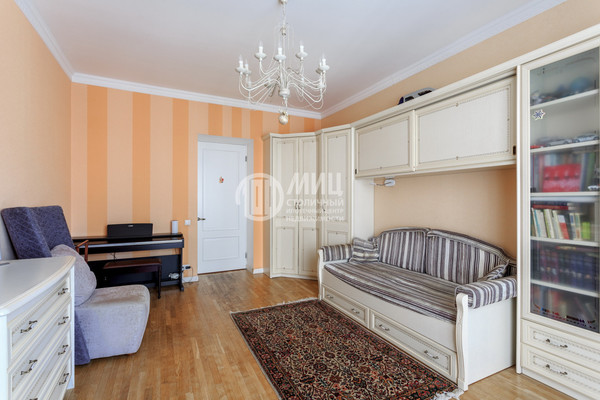 Продам многокомнатную квартиру, 1-я Машиностроения ул, 4к1, Москва г