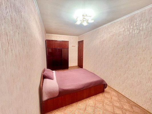 Продам трехкомнатную (3-комн.) квартиру, Ботаническая ул, 13, Казань г